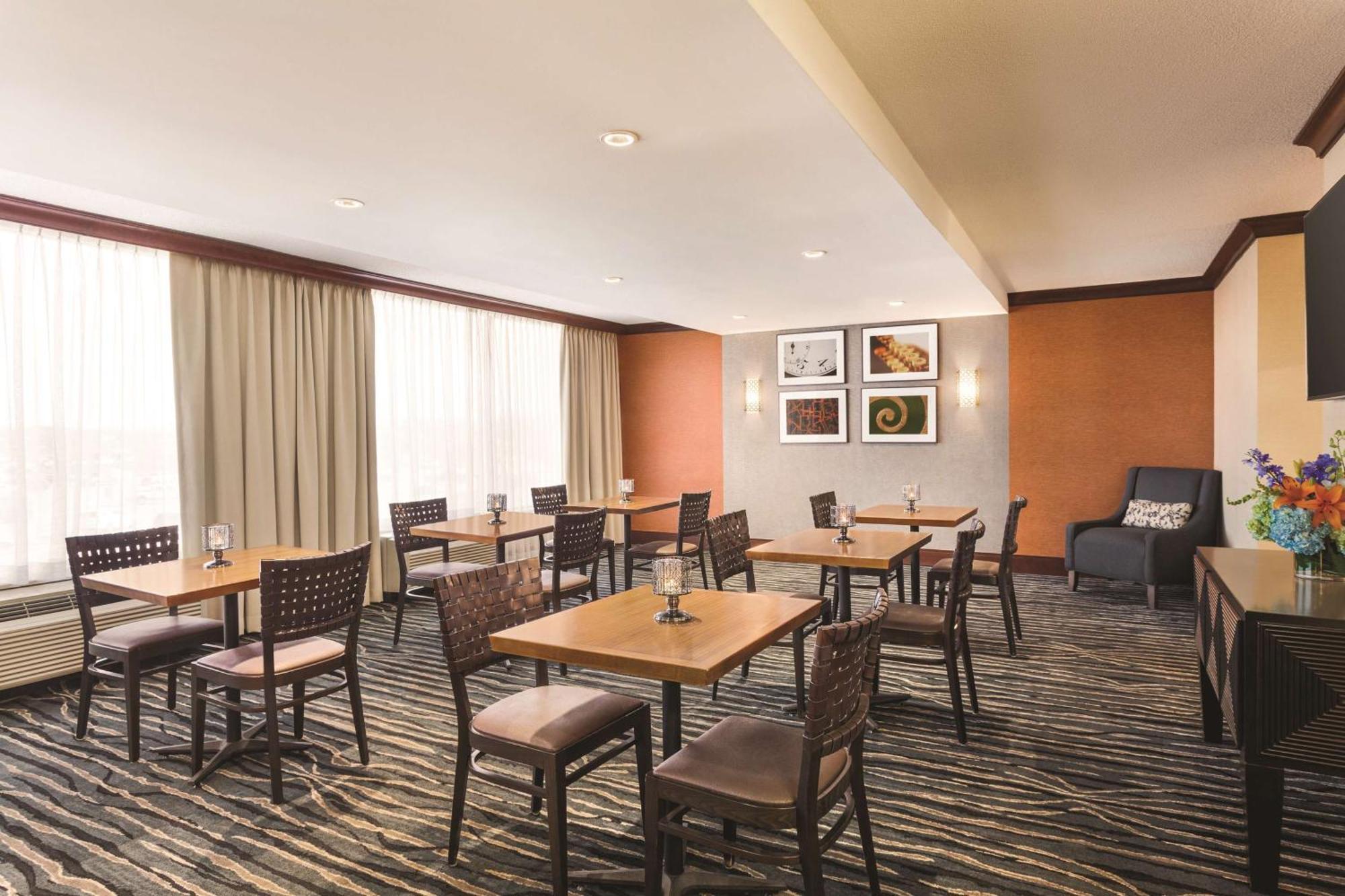 Hilton Knoxville Airport Алкоа Екстериор снимка