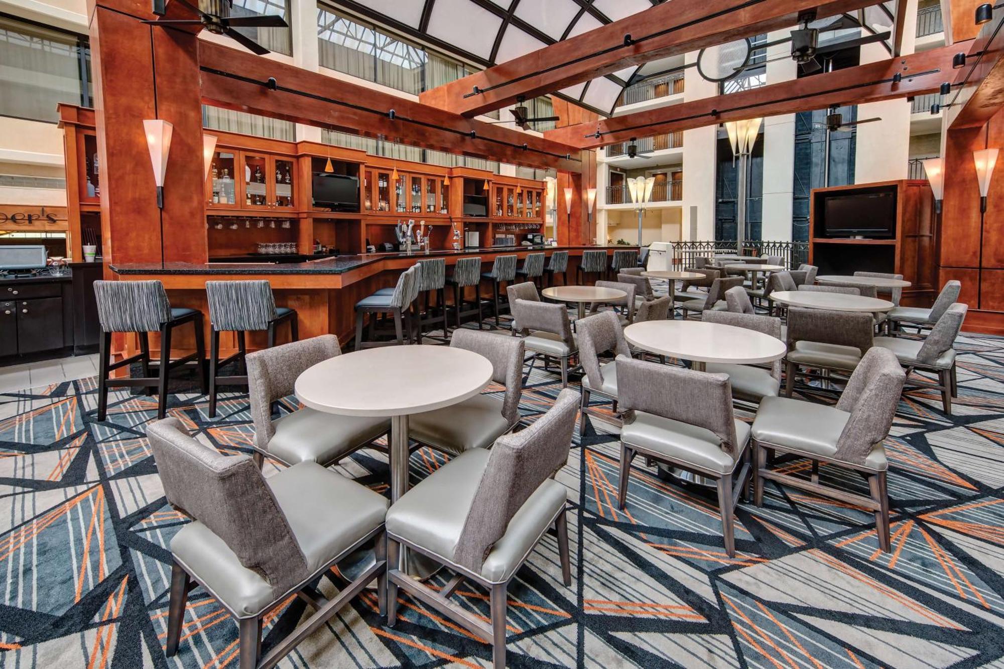 Hilton Knoxville Airport Алкоа Екстериор снимка
