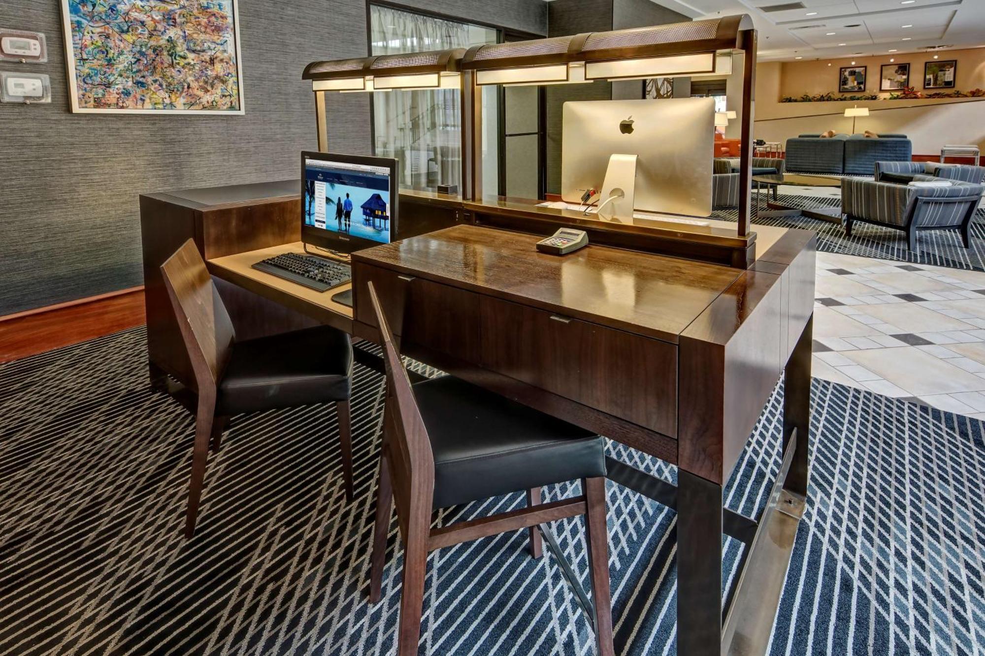 Hilton Knoxville Airport Алкоа Екстериор снимка