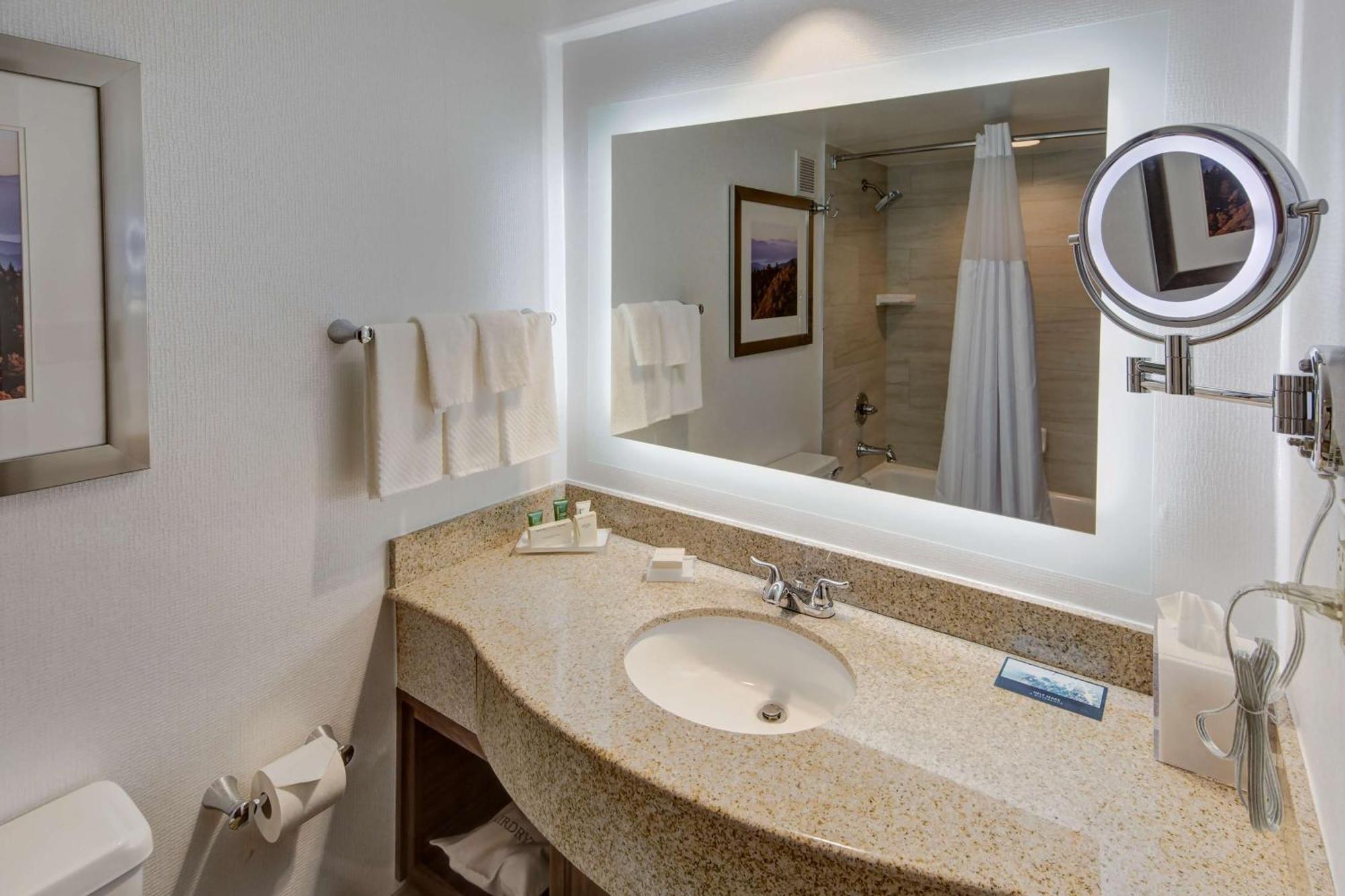 Hilton Knoxville Airport Алкоа Екстериор снимка