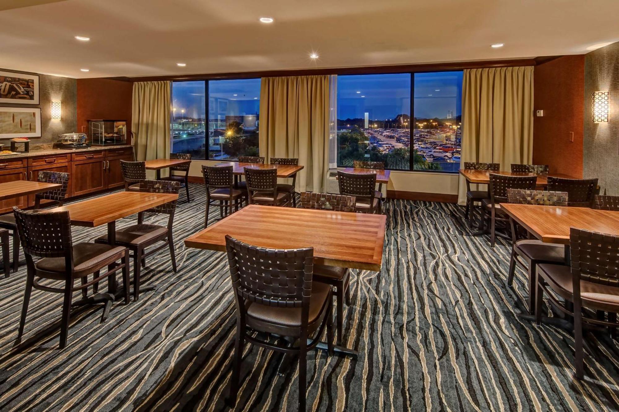 Hilton Knoxville Airport Алкоа Екстериор снимка