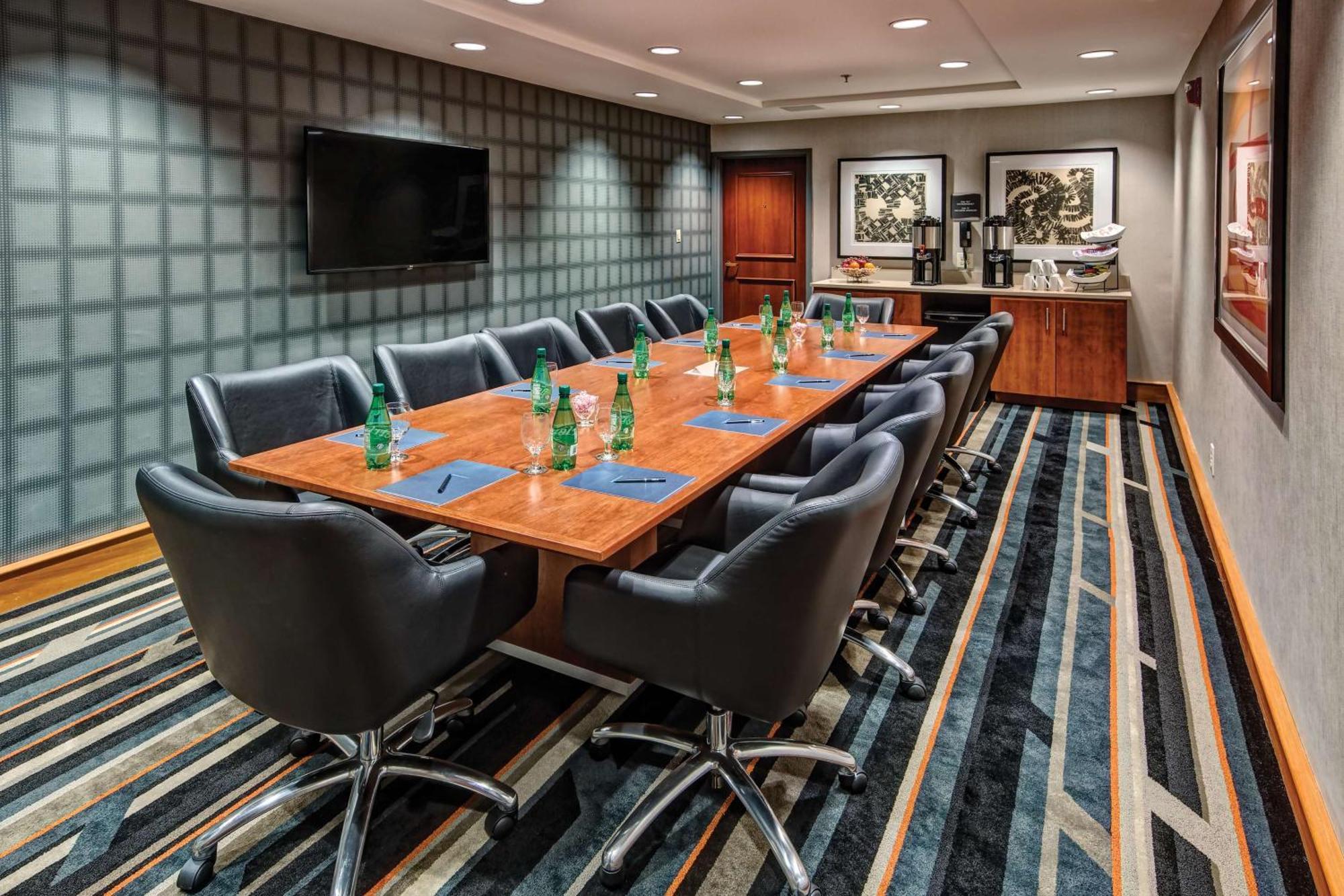 Hilton Knoxville Airport Алкоа Екстериор снимка