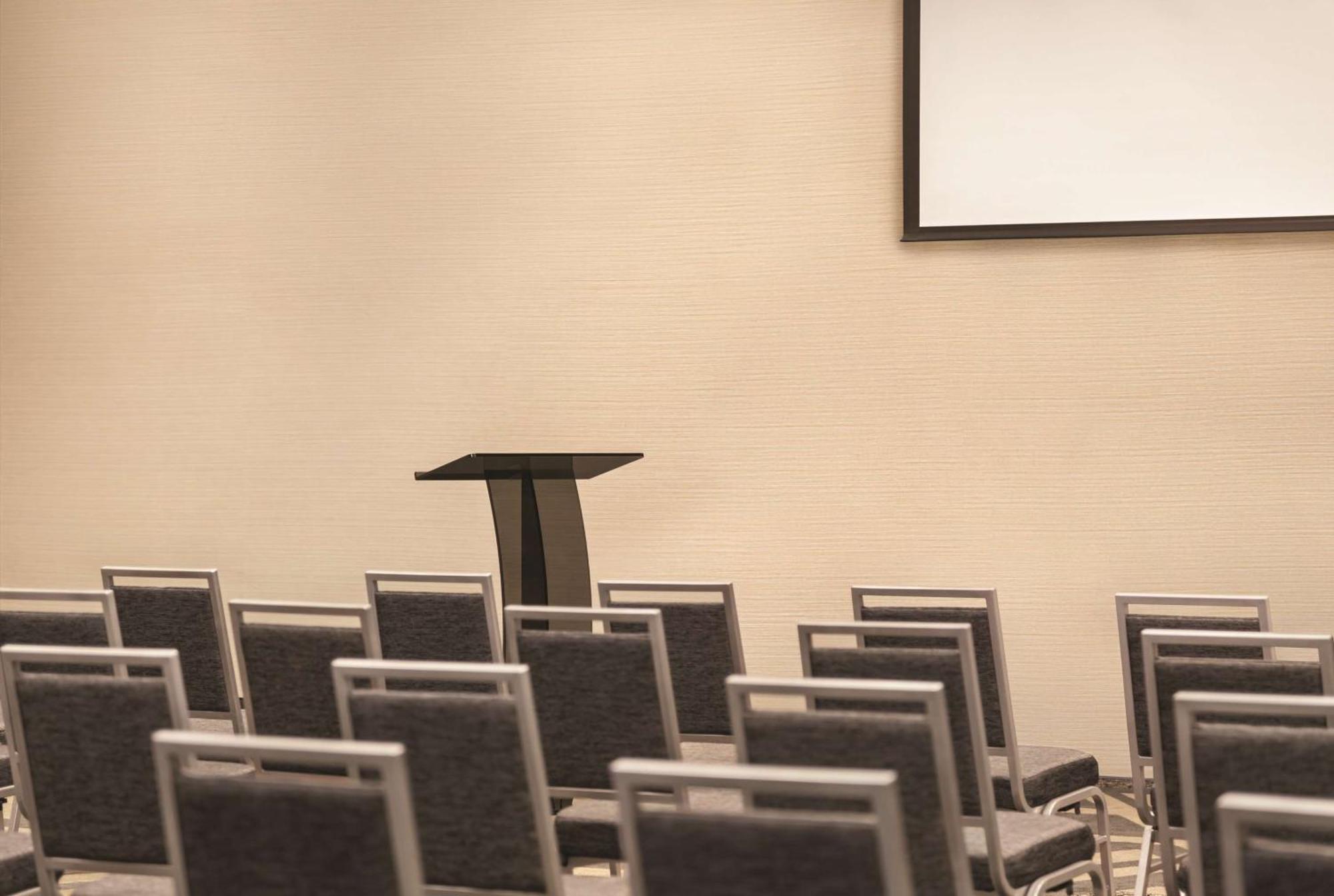 Hilton Knoxville Airport Алкоа Екстериор снимка