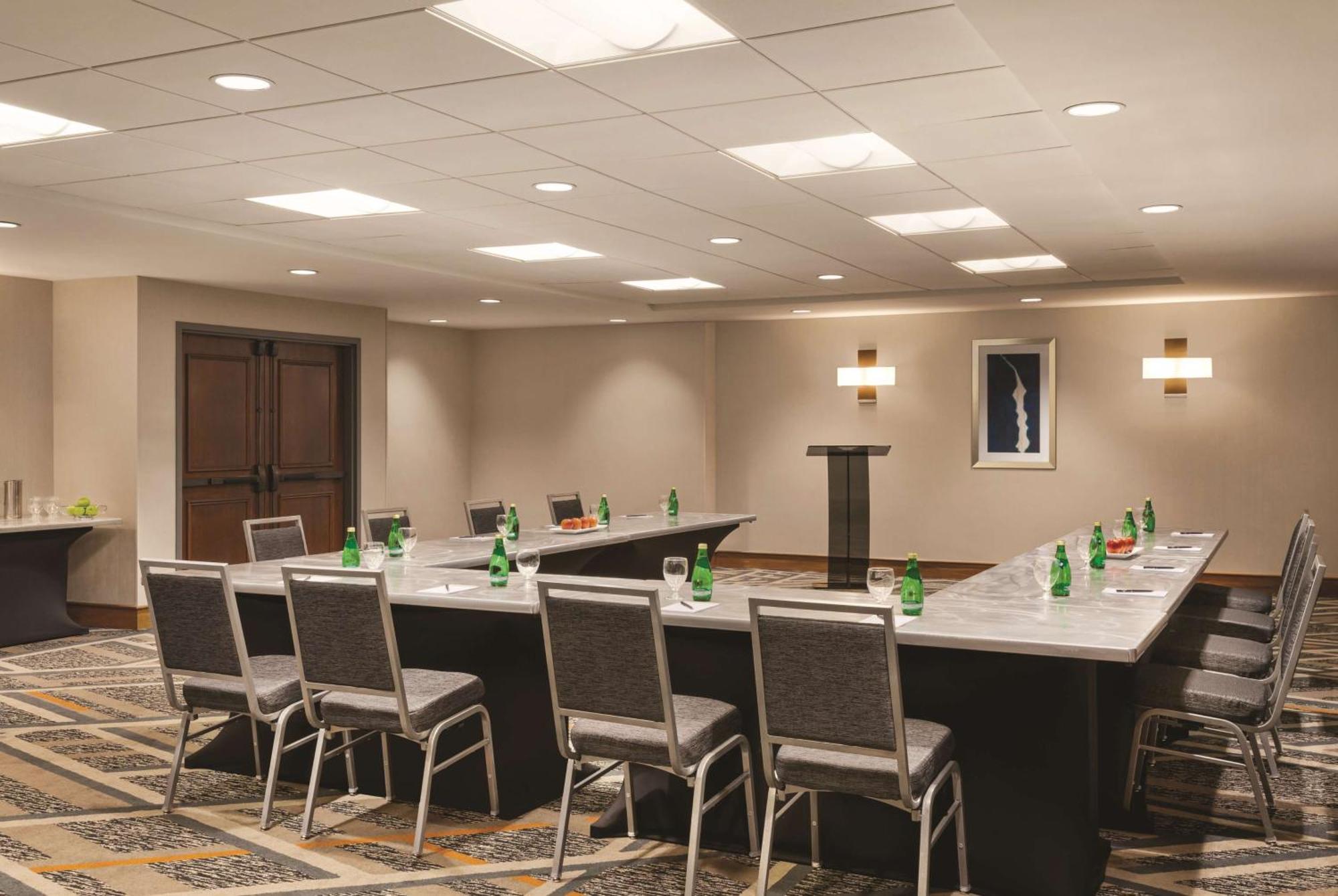 Hilton Knoxville Airport Алкоа Екстериор снимка