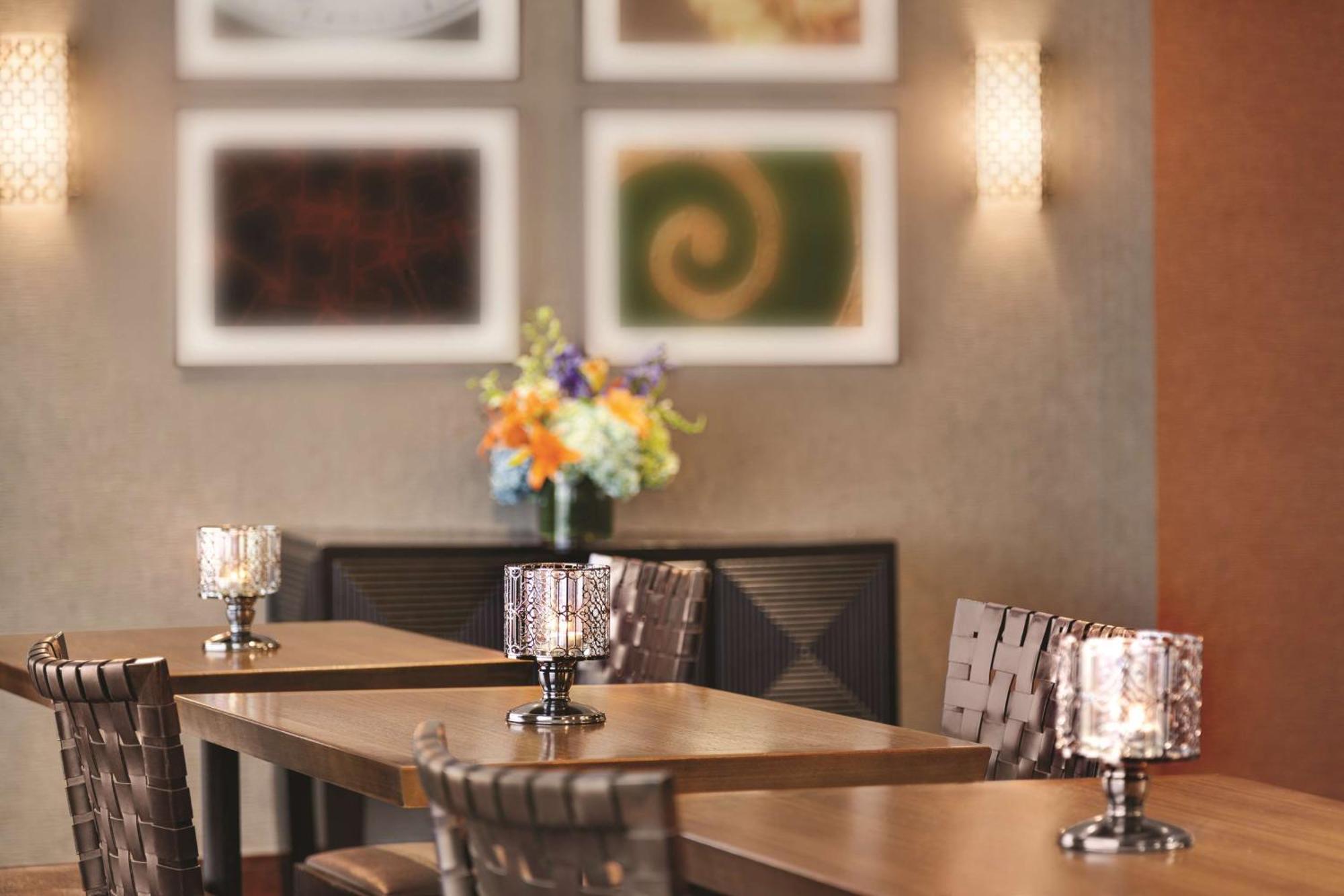 Hilton Knoxville Airport Алкоа Екстериор снимка
